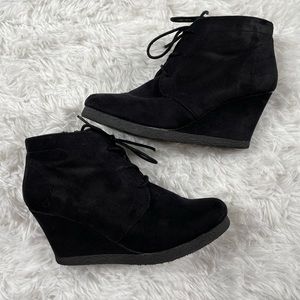 Merona faux suede Black wedge bootie-size 9